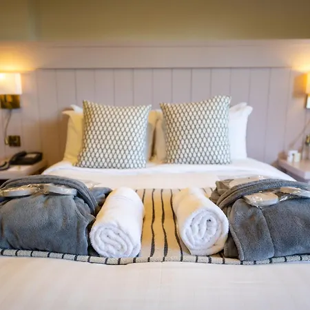 Tewinbury Farm Hotel Room photo